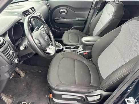 Used 2017 Kia Soul + image 19