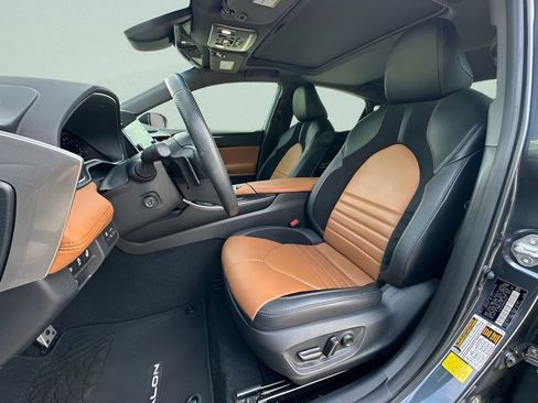 Used 2021 Toyota Avalon Touring image 11