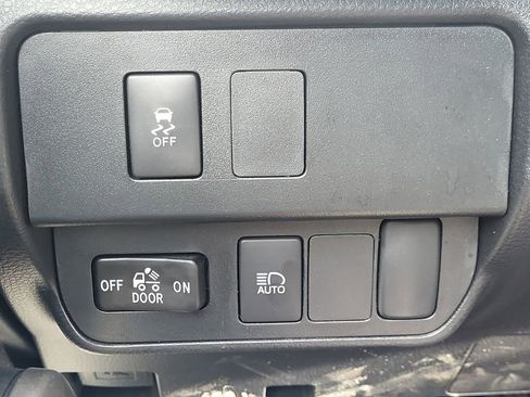 Used 2023 Toyota Tacoma SR5 w/ Technology Package image 30