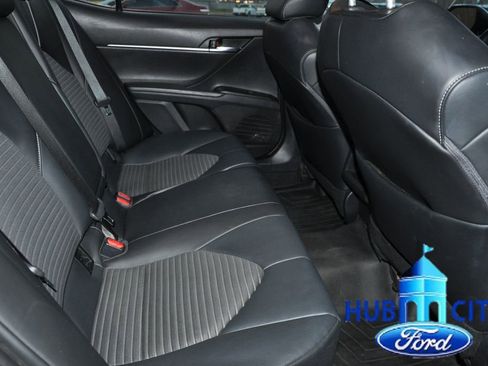 Used 2022 Toyota Camry SE image 14