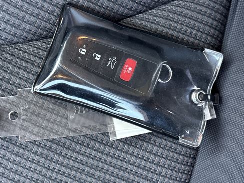 Used 2021 Toyota Highlander LE image 34