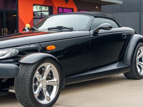 Used 2000 Plymouth Prowler image 30