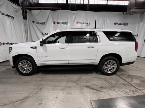 Used 2022 GMC Yukon XL Denali AWD/4WD image 4