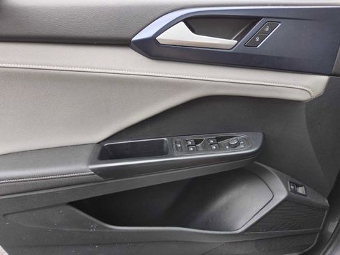 Used 2024 Volkswagen Taos SE w/ Panoramic Sunroof Package image 24