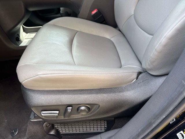 Used 2024 Toyota Sienna XLE FWD image 22