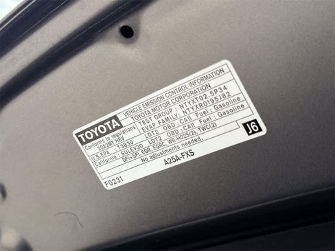 Used 2022 Toyota Sienna XLE w/ XLE Plus Package image 9