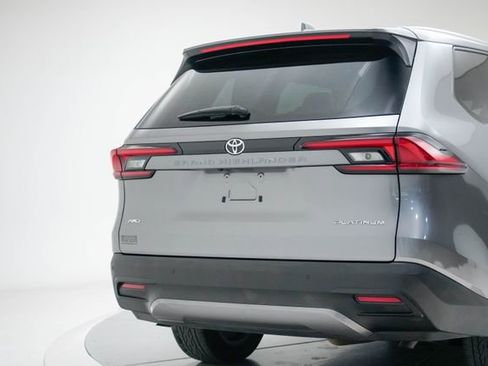Used 2025 Toyota Grand Highlander AWD image 16