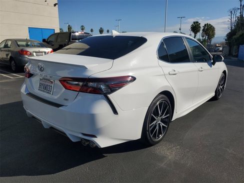 Used 2022 Toyota Camry SE image 5