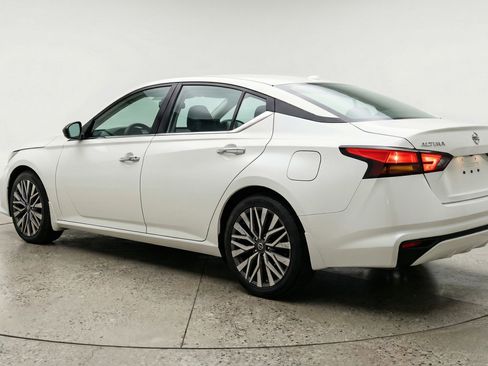 Used 2025 Nissan Altima 2.5 SV image 6