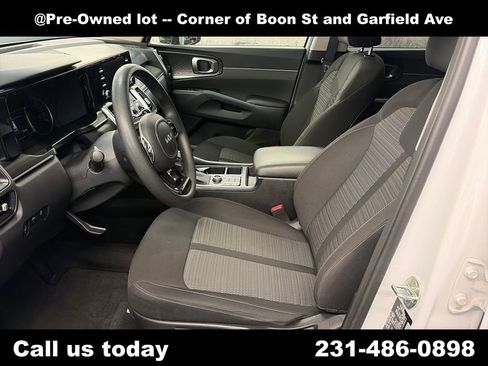 Used 2022 Kia Sorento LX AWD/4WD image 14