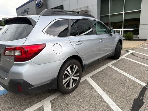 Used 2018 Subaru Outback 2.5i Limited AWD/4WD image 5
