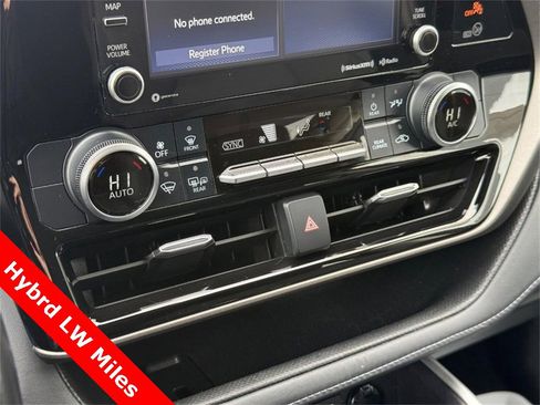 Used 2022 Toyota Highlander LE image 29