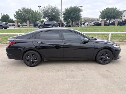 Used 2023 Hyundai Elantra SEL image 3