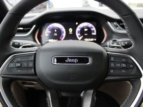 New 2025 Jeep Grand Cherokee Limited image 10