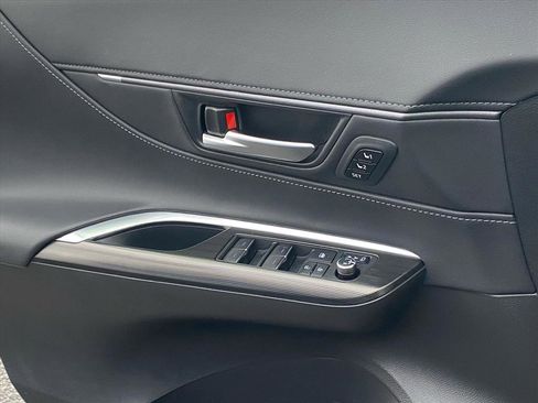 Used 2021 Toyota Venza XLE w/ Softex Package image 22