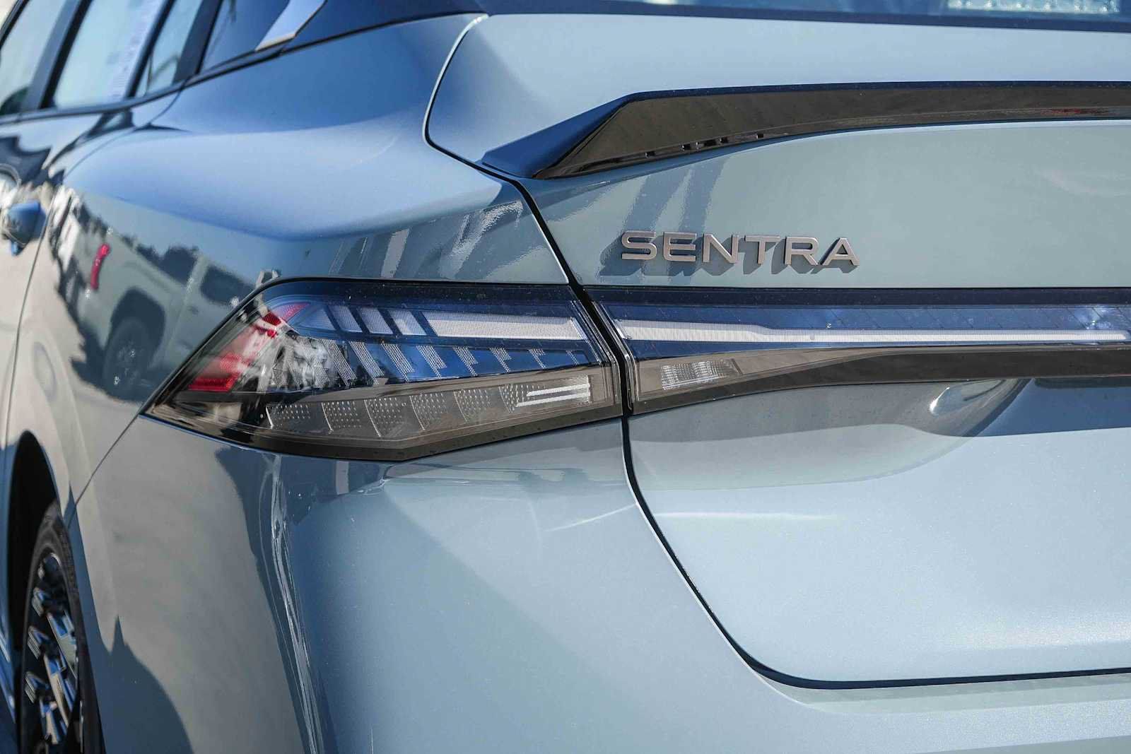New 2027 Nissan Sentra SR w/ Floor Mat Package FWD image 9