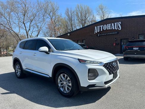 Used 2019 Hyundai Santa Fe SE image 1