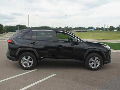Used 2025 Toyota RAV4 XLE w/ Weather Package AWD/4WD image 21