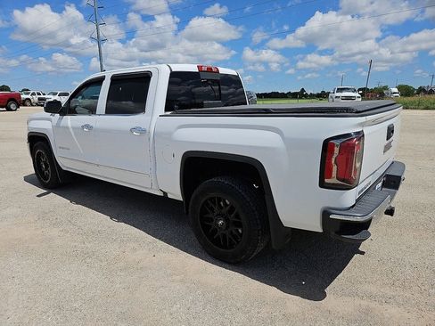 Used 2017 GMC Sierra 1500 SLT w/ SLT Preferred Package AWD/4WD image 4