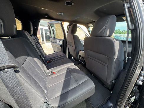 Used 2017 Ford Expedition XLT AWD/4WD image 24