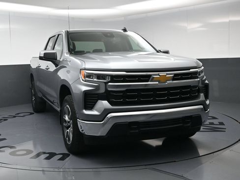 Used 2024 Chevrolet Silverado 1500 LT AWD/4WD image 3