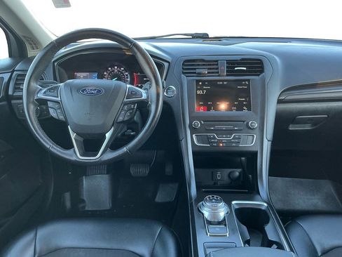 Used 2018 Ford Fusion SE w/ Equipment Group 201A image 17
