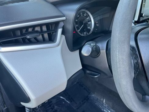 Used 2020 Toyota Corolla LE FWD image 12