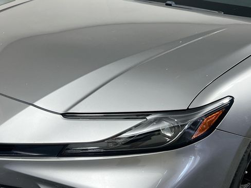 Used 2025 Toyota Camry SE FWD image 11