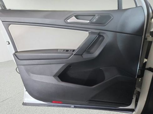 Used 2019 Volkswagen Tiguan SE FWD image 19