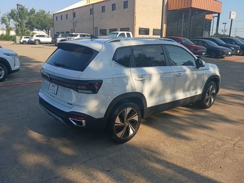 Used 2025 Volkswagen Taos SE AWD/4WD image 7