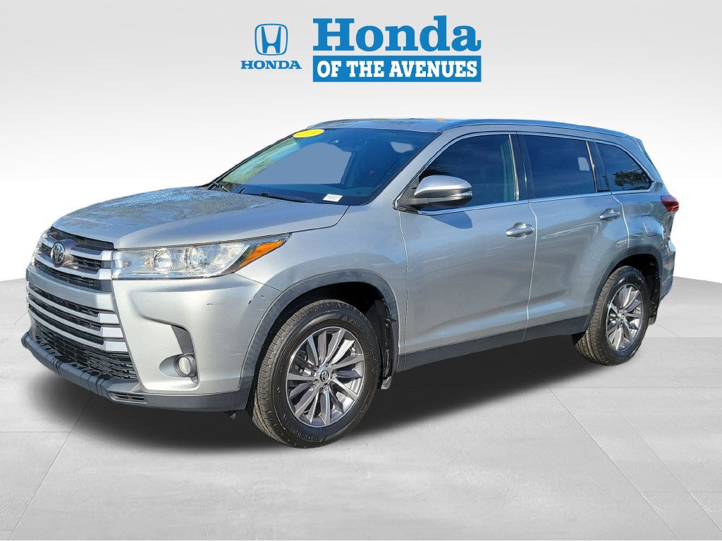 Used 2019 Toyota Highlander XLE FWD image 2