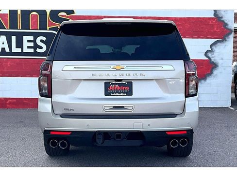 Used 2024 Chevrolet Suburban High Country AWD/4WD image 4