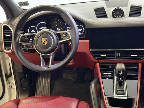 Used 2023 Porsche Cayenne Platinum Edition image 20