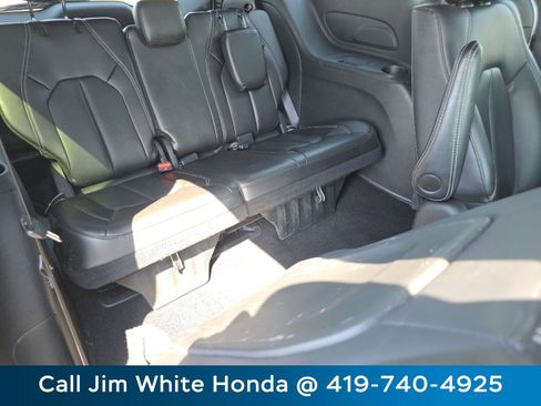 Used 2024 Chrysler Pacifica Limited FWD image 21