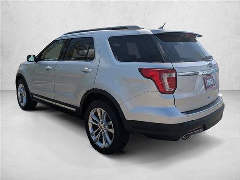 Used 2018 Ford Explorer XLT w/ Equipment Group 202A FWD image 8