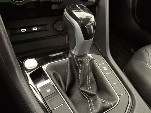 Used 2022 Volkswagen Taos SEL image 17