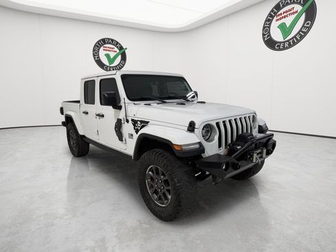 Used 2020 Jeep Gladiator Overland AWD/4WD image 7