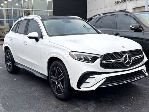 Used 2025 Mercedes-Benz GLC 300 4MATIC image 3