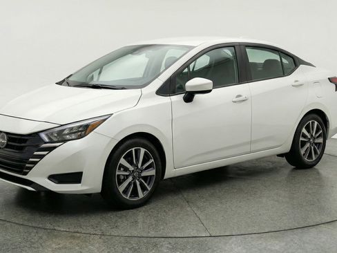 Used 2025 Nissan Versa SV FWD image 3