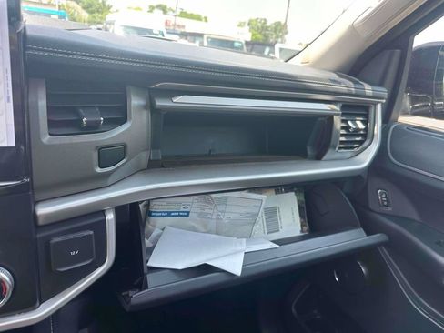 Used 2023 Ford Expedition XLT AWD/4WD image 32