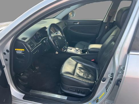 Used 2009 Hyundai Genesis 3.8 w/ Technology Pkg 4 RWD image 10