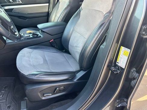 Used 2017 Ford Explorer XLT w/ Equipment Group 202A FWD image 14