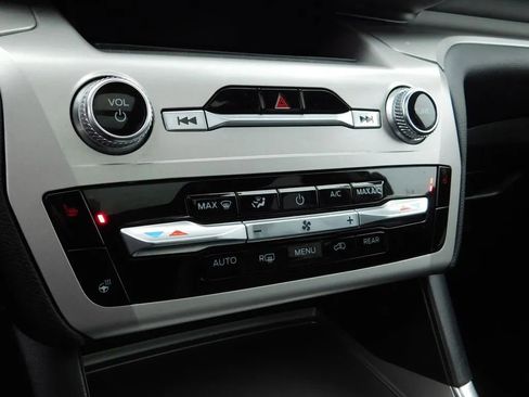 Used 2022 Ford Explorer XLT w/ Equipment Group 202A image 23