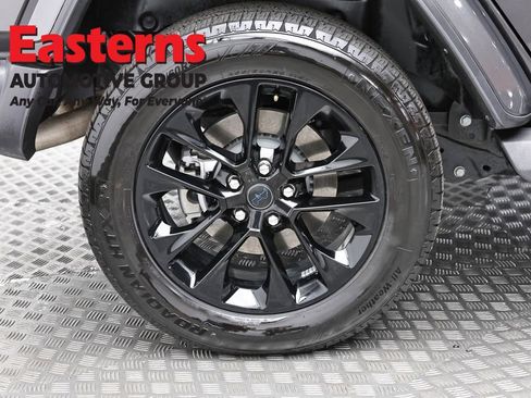 Used 2025 Jeep Wrangler Unlimited Sahara AWD/4WD image 27