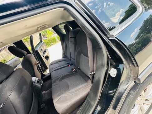 Used 2019 Jeep Cherokee Latitude w/ Popular Appearance Group FWD image 17