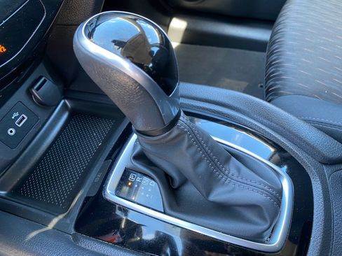 Used 2019 Nissan Rogue S FWD image 35