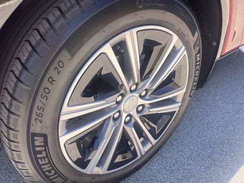 Certified 2025 Cadillac Lyriq Luxury AWD/4WD image 11