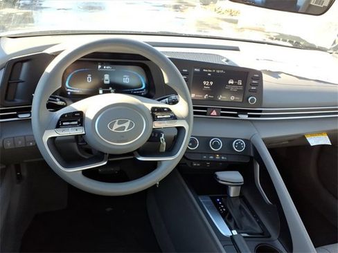 New 2026 Hyundai Elantra SE image 8