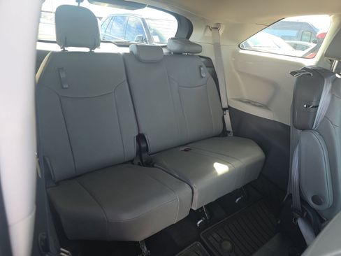 Used 2023 Toyota Sienna XLE image 20