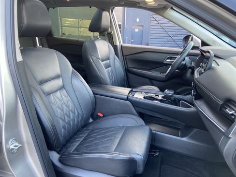 Certified 2023 Nissan Rogue Platinum w/ Platinum Premium Package FWD image 18